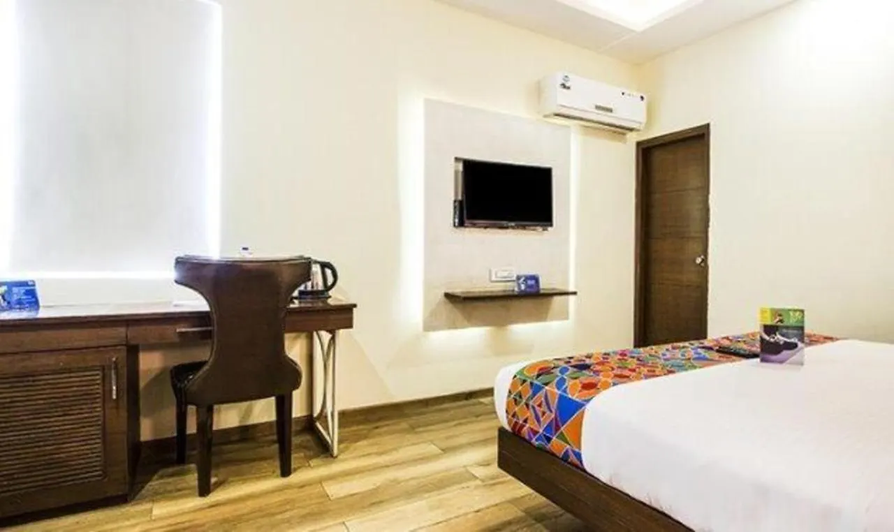 *** Hotel Fabhotel Royal Plaza Zirakpur India