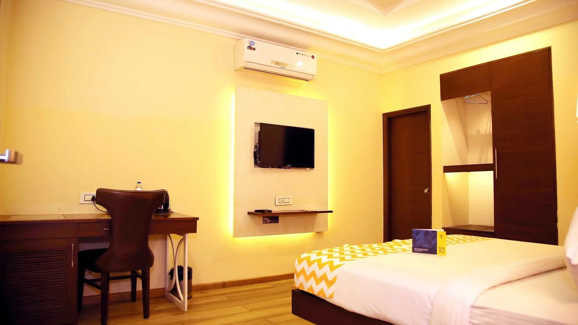 *** Hotel Fabhotel Royal Plaza Zirakpur India