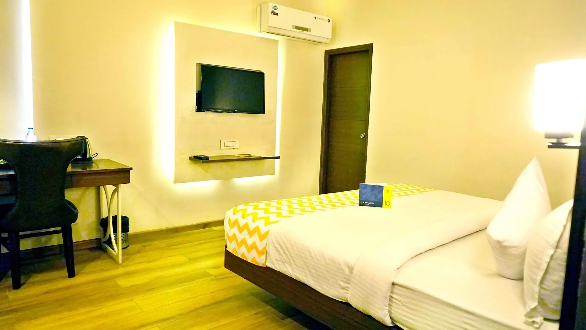 Fabhotel Royal Plaza Zirakpur Hotel